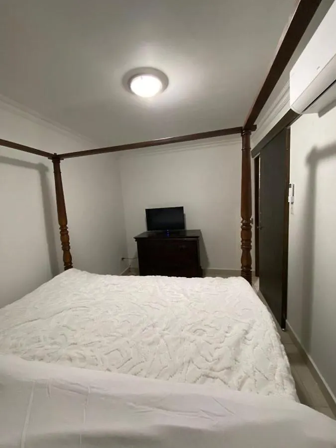 White Sands Apartments, 3 Minutes Walking To The Beach 팜비치 아파트